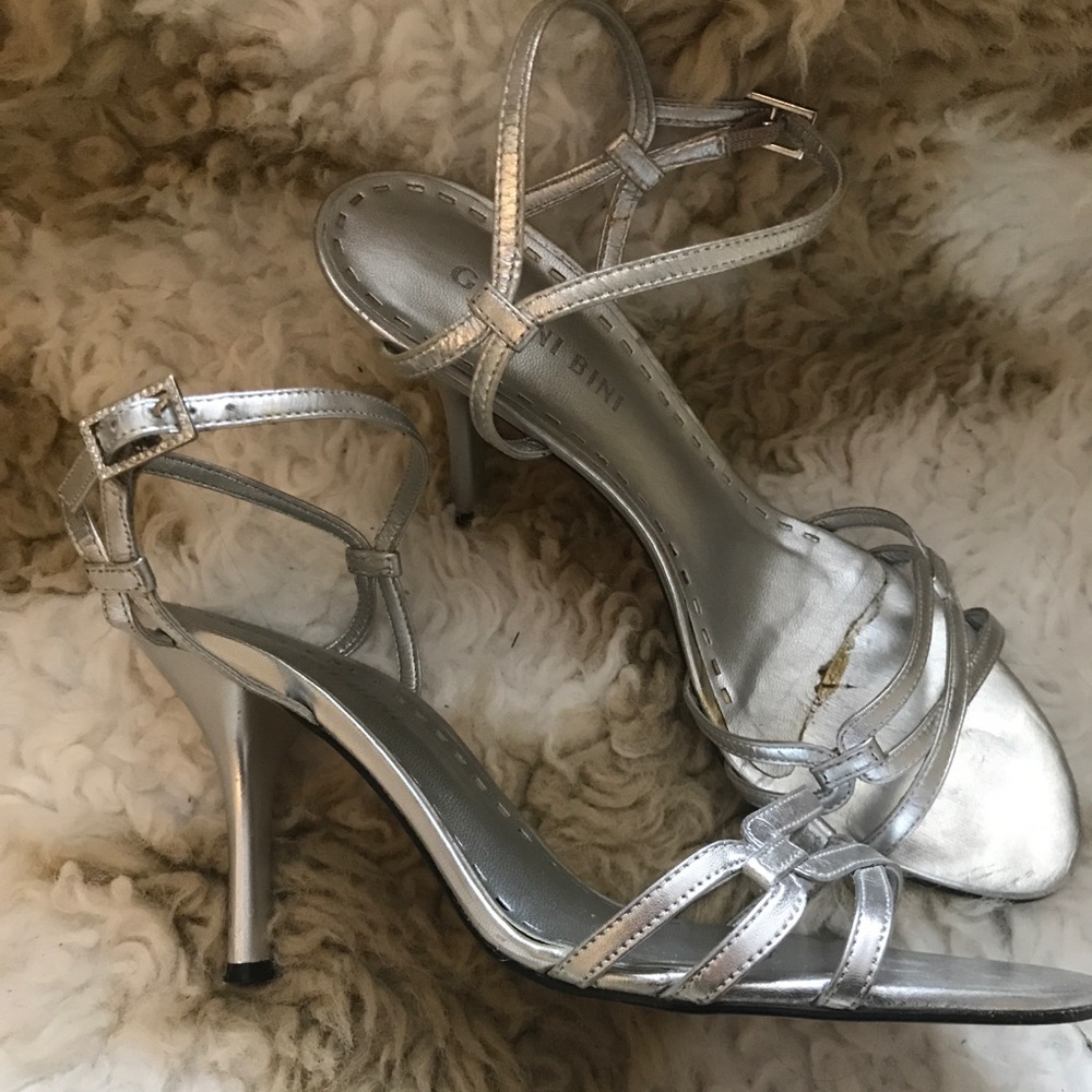 Gianni Bini Leather Silver Strappy Sandal Shoe 7.5